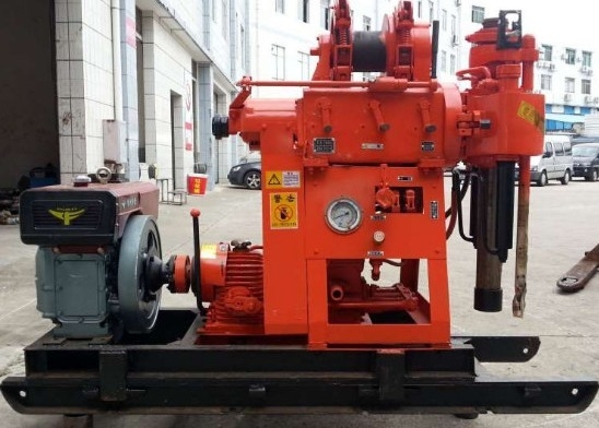 XY-1A 150 metri di profondità Crawler Geological Drilling Rig Machine Per Exploration Drilling