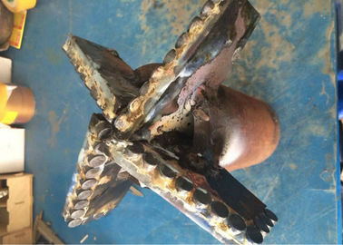 4 tagliente apri del foro delle ali PDC, materiale del carburo di perforazione dello scalpello a lame per la roccia dell'arenaria